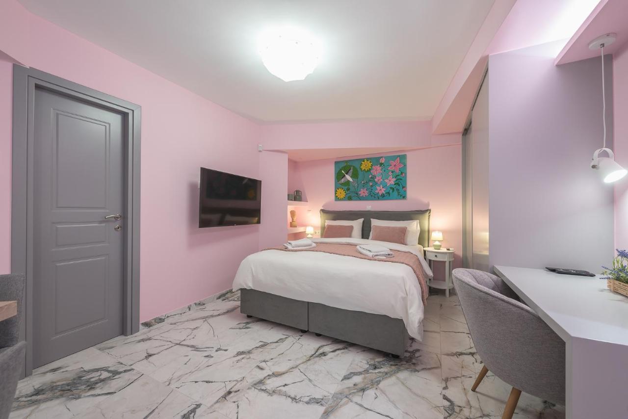 The Courtyard Oasis Apartment